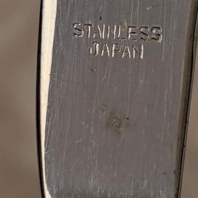 Stainless steel flatware set 