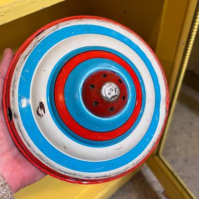 Lot 69 Vintage tin tops