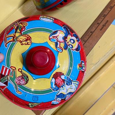 Lot 69 Vintage tin tops