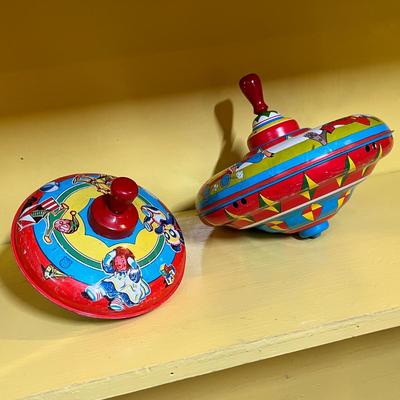 Lot 69 Vintage tin tops