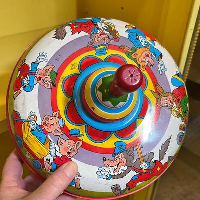 Lot 69 Vintage tin tops