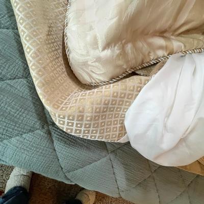 Lot 86 Queen Bedding set