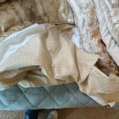 Lot 86 Queen Bedding set