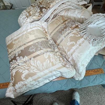 Lot 86 Queen Bedding set