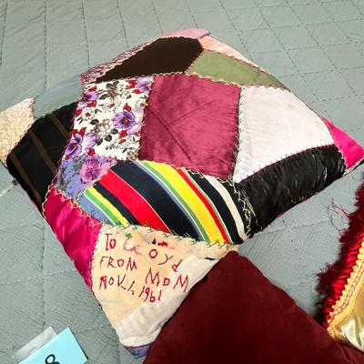 Lot 88 Vintage throw pillows