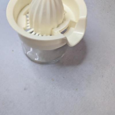 Sale Photo Thumbnail #75: Gemco Manual Citrus Juicer 5"x4"