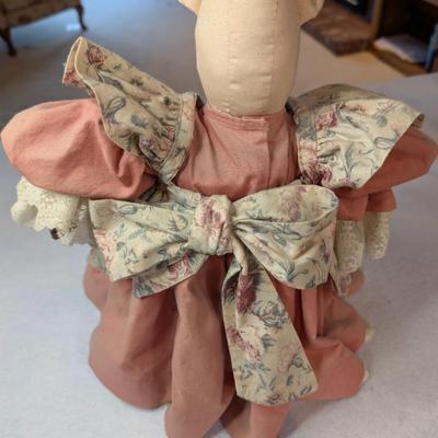 Sale Photo Thumbnail #87: 3 Pigs: 1 Ceramic: 11"x6" 1 Ceramic Pig in basket: 9"x5" 1 Cloth Pig: 14"