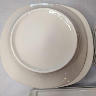 Sale Photo Thumbnail #90: 17 PC white dish set 12 bowls 8.5" 4 rectangular serving dishes 14"x7" , 1 serving bowl 12"x6.5"