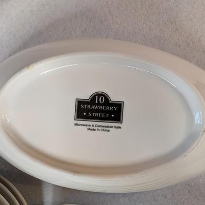 Sale Photo Thumbnail #91: 17 PC white dish set 12 bowls 8.5" 4 rectangular serving dishes 14"x7" , 1 serving bowl 12"x6.5"