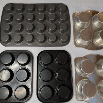 Sale Photo Thumbnail #95: 5 Muffin Tins 16x11, 10.5x7, 9x10.5