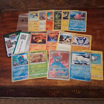 Sale Photo Thumbnail #88: 1 Special in Sleeve
3 Holo's
11 Randoms

(#1)