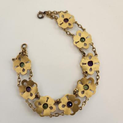 Sale Photo Thumbnail #404: This lot is for a Vintage Costume Bracelet.  This handsome bracelet would look lovely hanging on the arm of your favorite person.  Nicely made vintage costume jewelry.