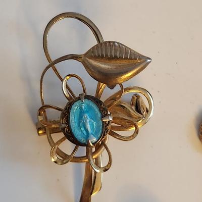 Sale Photo Thumbnail #422: This lot is for a gathering of Vintage Religious Items.  Includes crosses, praying hand and a mustard seed, plus a sweet Mary pin and a Madonna and Child necklace.