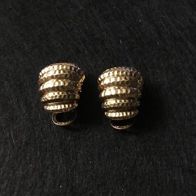 Vintage PD crown premier gold tone clip on earrings in tapered shrimp or ribbed design