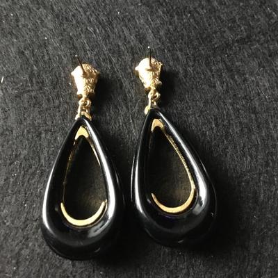 Gold tone black beautiful fashion earrings