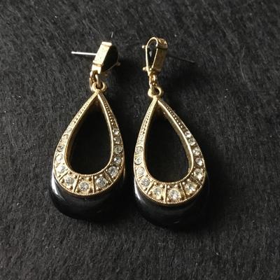 Gold tone black beautiful fashion earrings