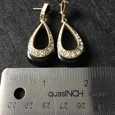 Gold tone black beautiful fashion earrings