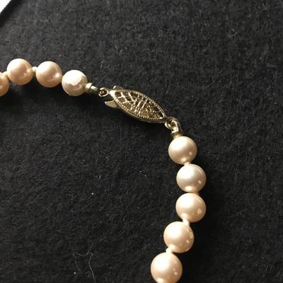 pearl beaded type vintage clasp necklace