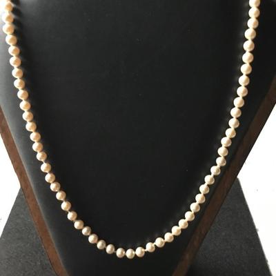 pearl beaded type vintage clasp necklace