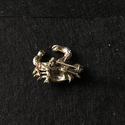 Vintage gold tone crab brooch moveable claws pink enamel detailing