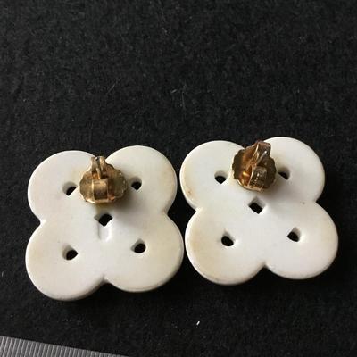 Vintage Avon porcelain Celtic knot blue and green floral design earrings