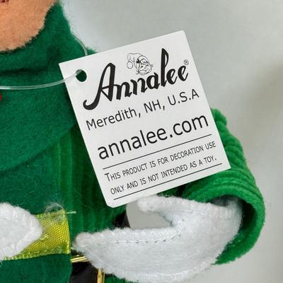 LOT 252: 1990s Anna Lee Posable Fabric Dolls