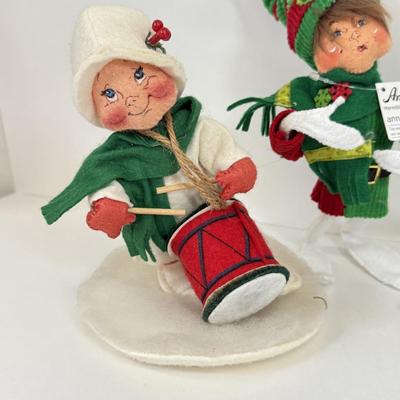 LOT 252: 1990s Anna Lee Posable Fabric Dolls