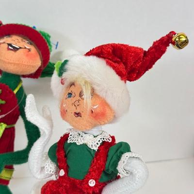 LOT 252: 1990s Anna Lee Posable Fabric Dolls