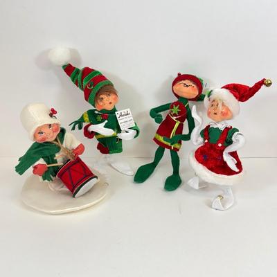 LOT 252: 1990s Anna Lee Posable Fabric Dolls