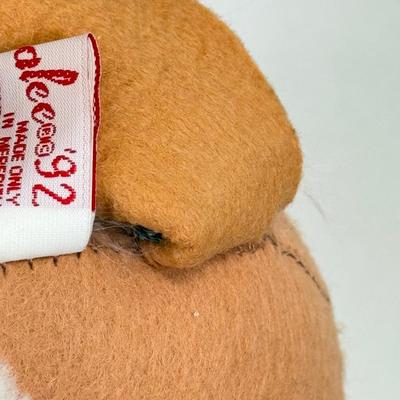 LOT 253: Large 90s Anna Lee Posable Fabric Dolls