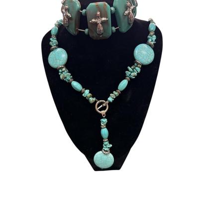 Sale Photo Thumbnail #295: Turquoise Beaded Necklace and Bracelet Set