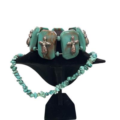 Sale Photo Thumbnail #294: Turquoise Beaded Necklace and Bracelet Set