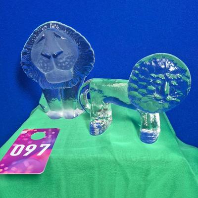 Sale Photo Thumbnail #373: The seated lion is Royal Krona (Sweden)
The standing lion is Kosta Boda 
Retail value $200