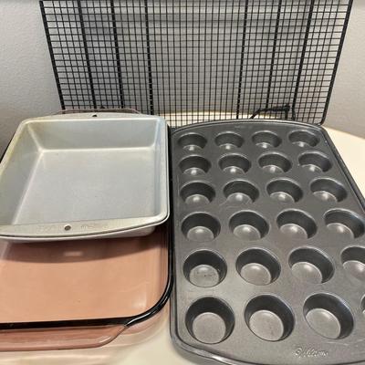 Baking pans and cooling rack