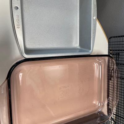 Baking pans and cooling rack