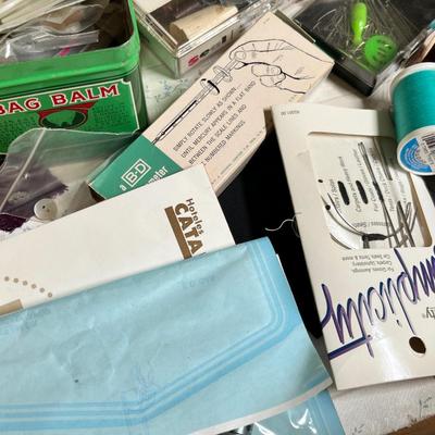 Lot 101 Lg drawer of crafting sewing items