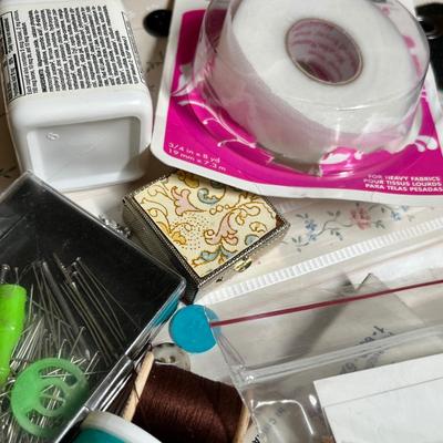Lot 101 Lg drawer of crafting sewing items