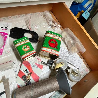 Lot 101 Lg drawer of crafting sewing items