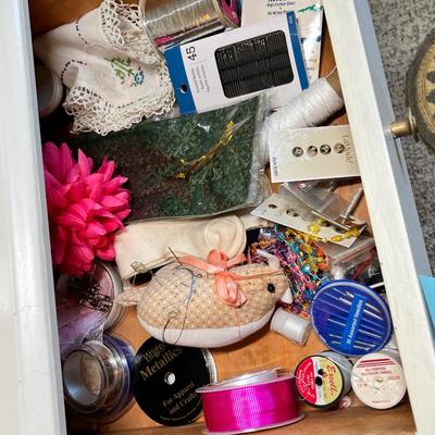 Lot 102 Drawer of sewing items