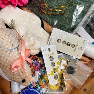 Lot 102 Drawer of sewing items