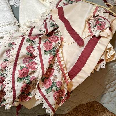 Lot 119 Asst linens