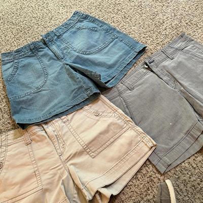 Lot 138 women's shorts