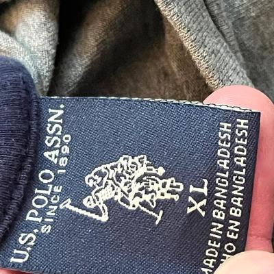 Lot 148 Men's sweats & tops