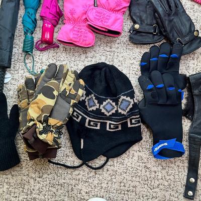 Lot 151 Women's winter accessories