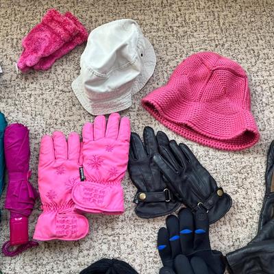 Lot 151 Women's winter accessories