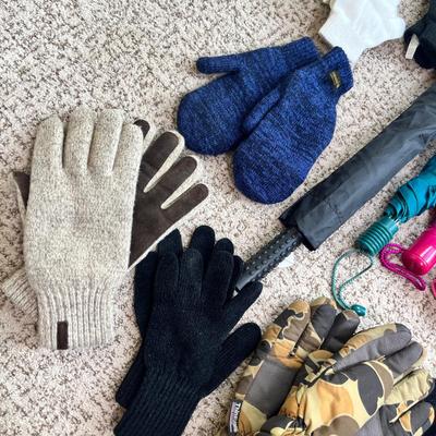 Lot 151 Women's winter accessories