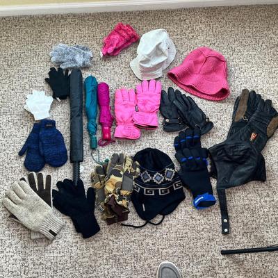 Lot 151 Women's winter accessories