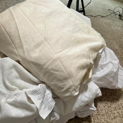 Lot 152 Bedding group