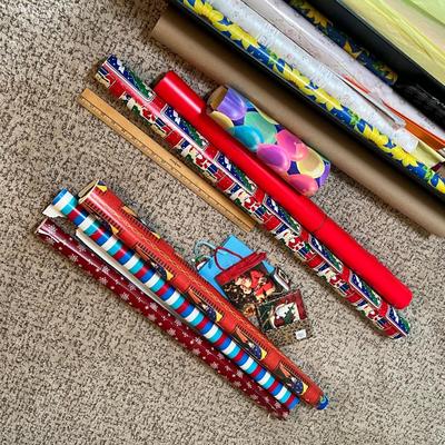 Lot 154 Gift wrap & supplies