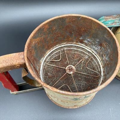 Vintage Flour Sifters Lot – Hand Crank Tin & Enamelware Kitchen Sifters (3)